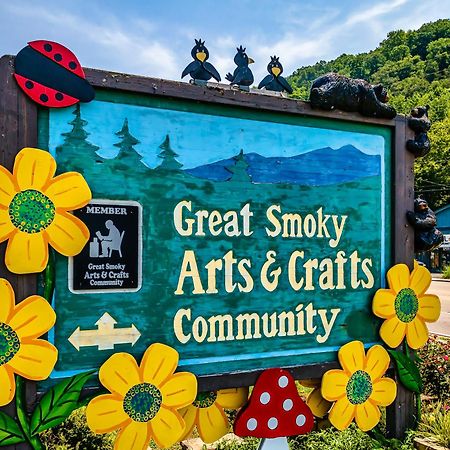 A Top Notch Lodge~Gatlinburg Exterior photo