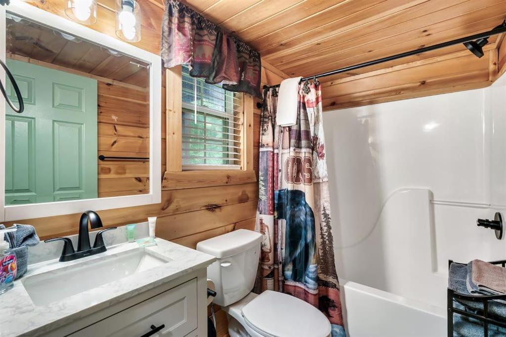 A Top Notch Lodge~Gatlinburg Exterior photo