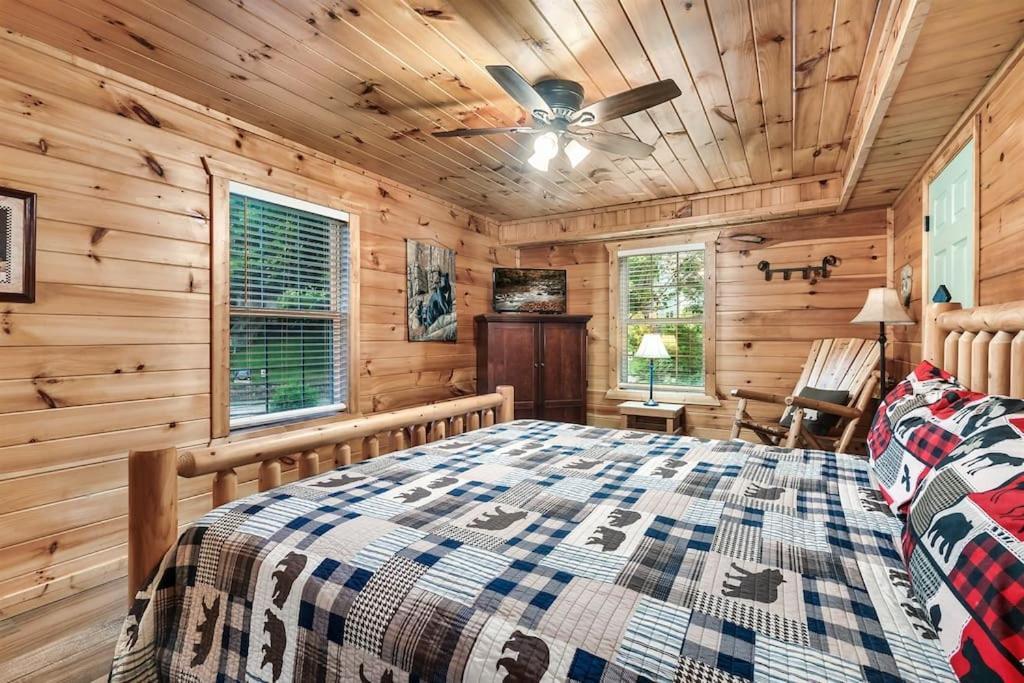 A Top Notch Lodge~Gatlinburg Exterior photo