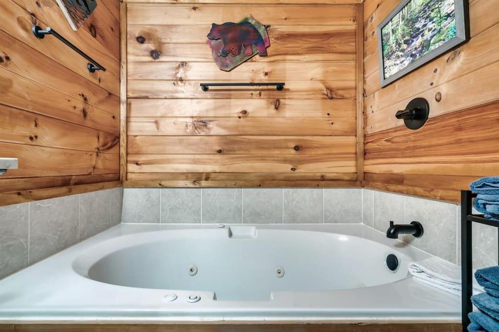 A Top Notch Lodge~Gatlinburg Exterior photo