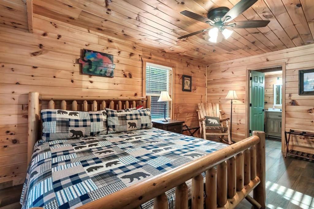 A Top Notch Lodge~Gatlinburg Exterior photo
