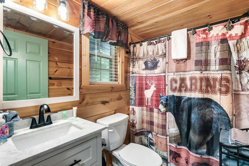 A Top Notch Lodge~Gatlinburg Exterior photo