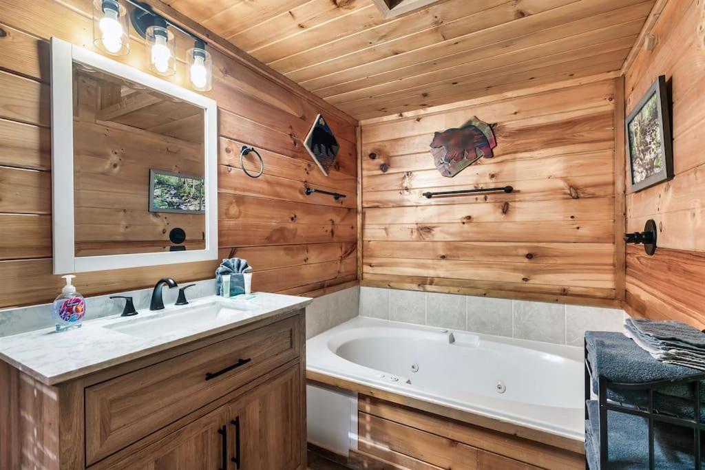 A Top Notch Lodge~Gatlinburg Exterior photo