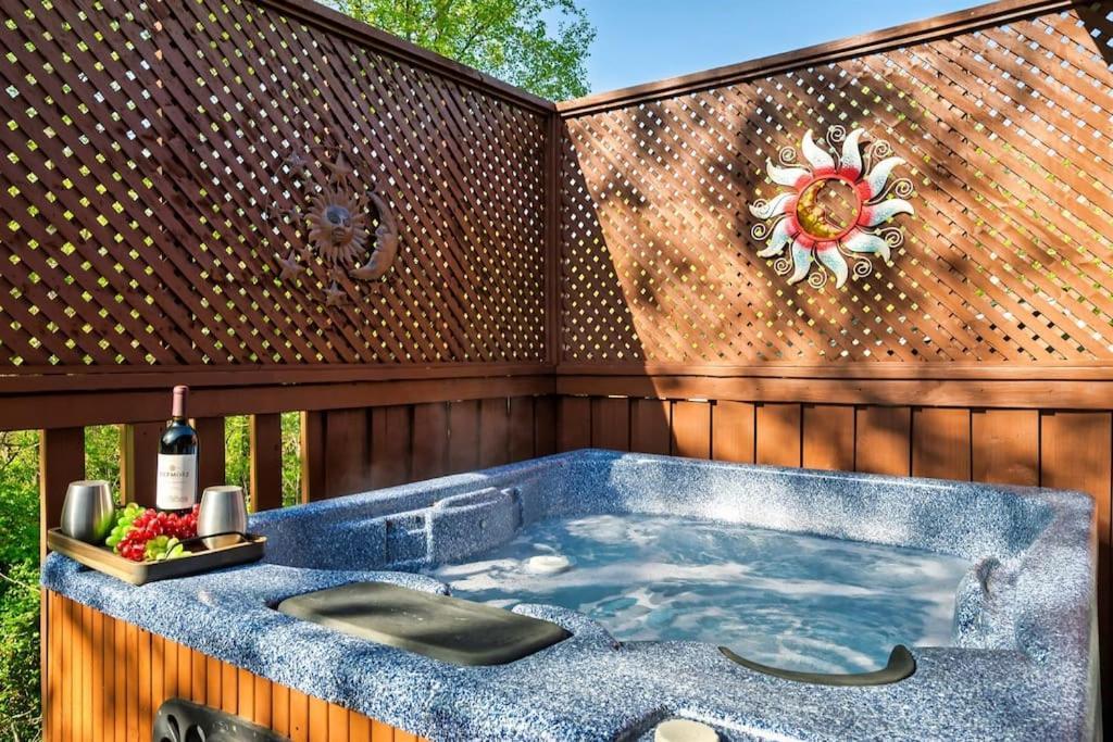 A Top Notch Lodge~Gatlinburg Exterior photo