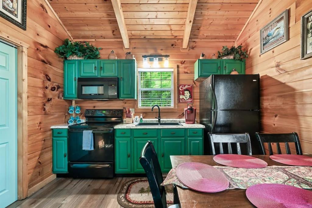 A Top Notch Lodge~Gatlinburg Exterior photo