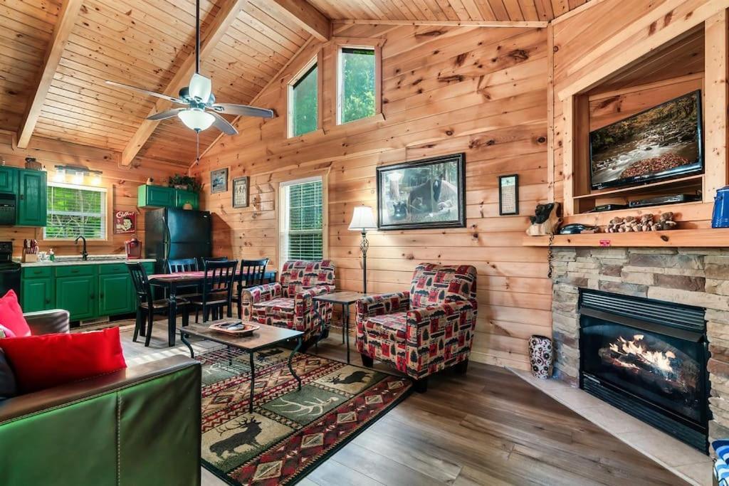 A Top Notch Lodge~Gatlinburg Exterior photo
