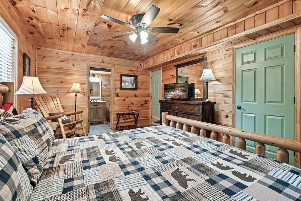 A Top Notch Lodge~Gatlinburg Exterior photo