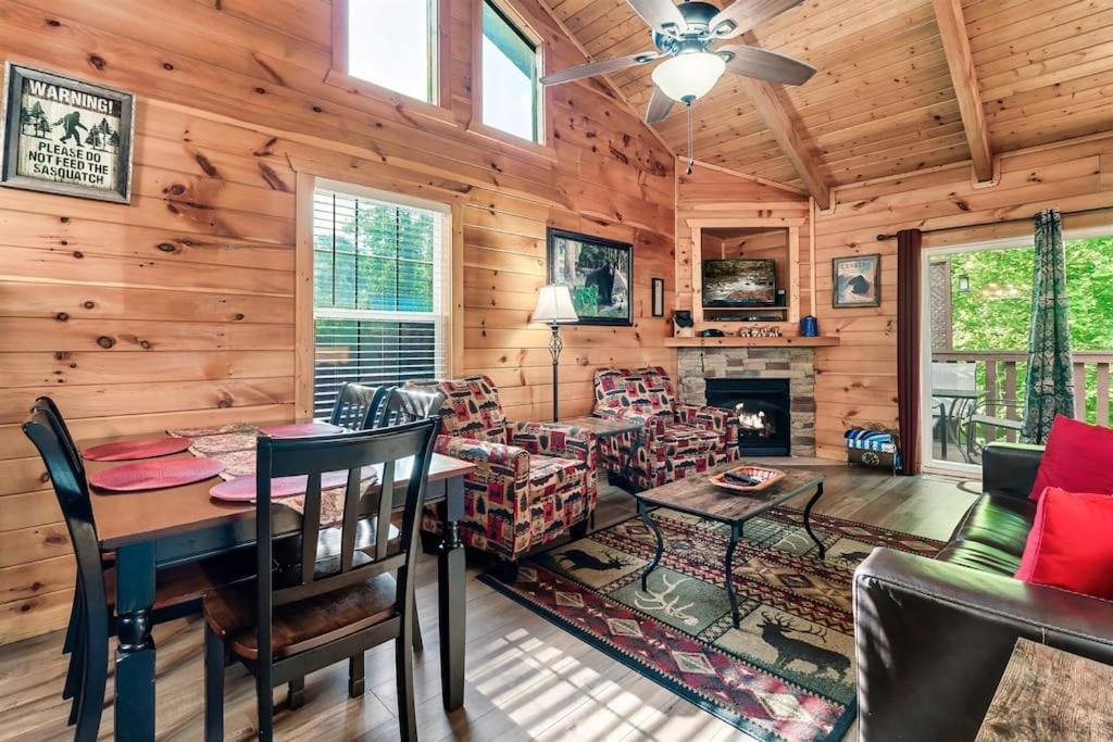 A Top Notch Lodge~Gatlinburg Exterior photo