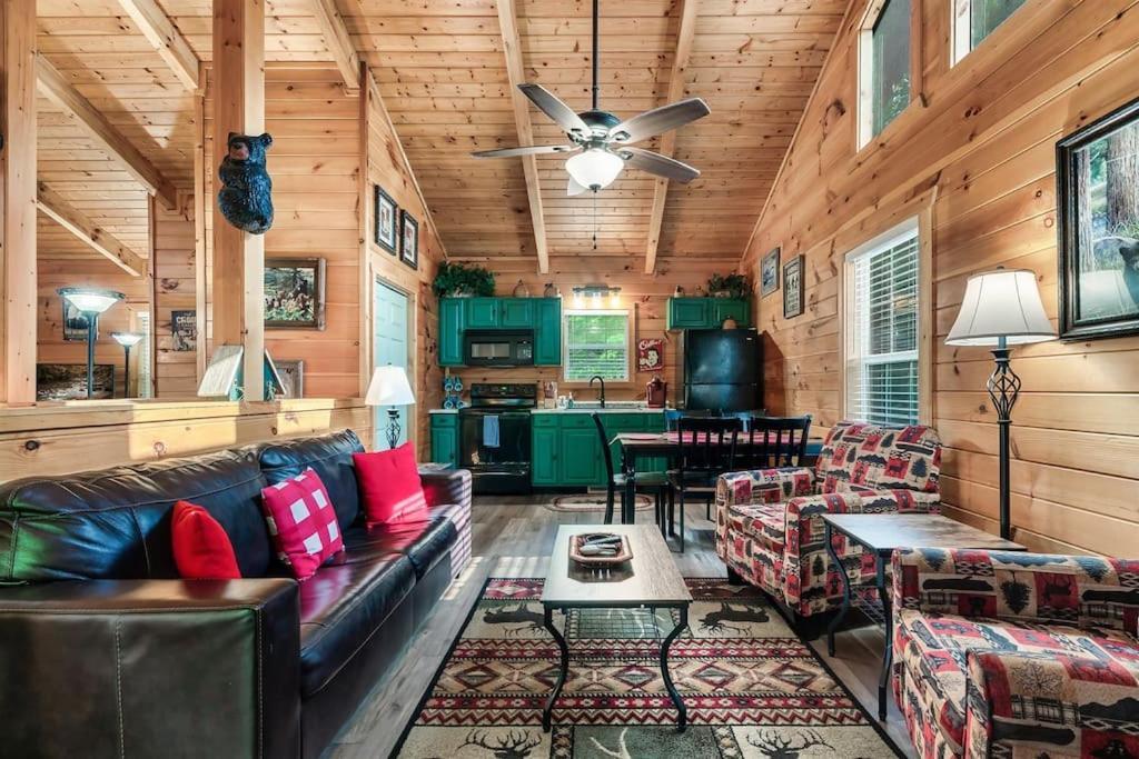A Top Notch Lodge~Gatlinburg Exterior photo