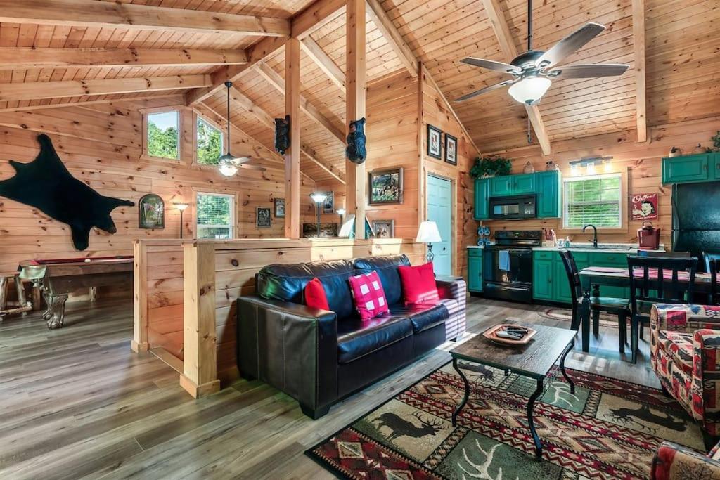 A Top Notch Lodge~Gatlinburg Exterior photo